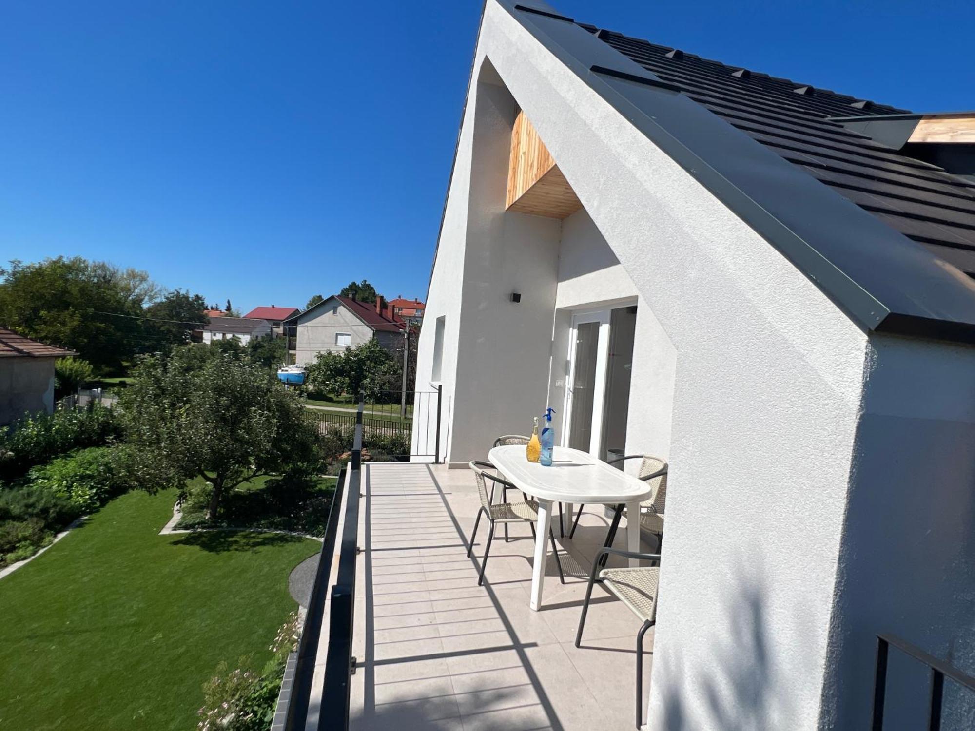 Neon Apartman Csopak Balaton Exterior foto